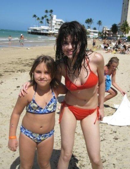 Selena Gomez in Red Bikini Posted on May 18 2010 by Selena Gomez