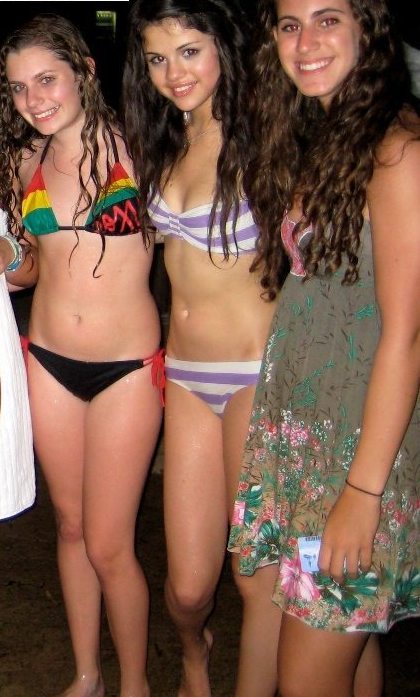 selena gomez bikini 2010. Selena Gomez In Bikini with